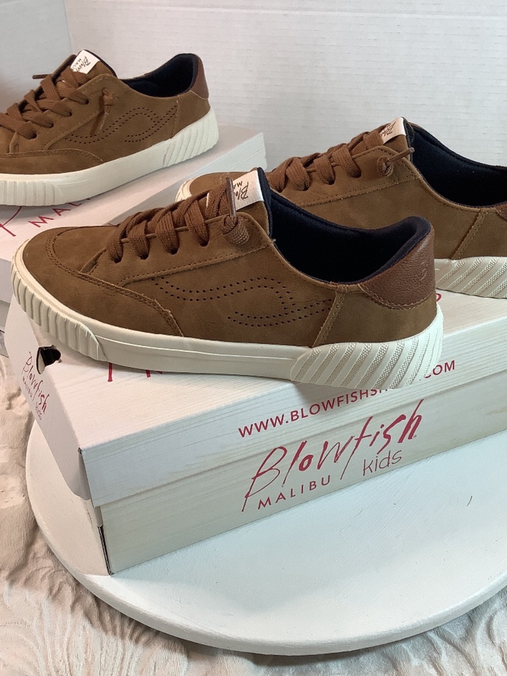 NWT Blowfish Malibu Kids Windsurf brown tan sneaker slip on Leather unisex sz.4